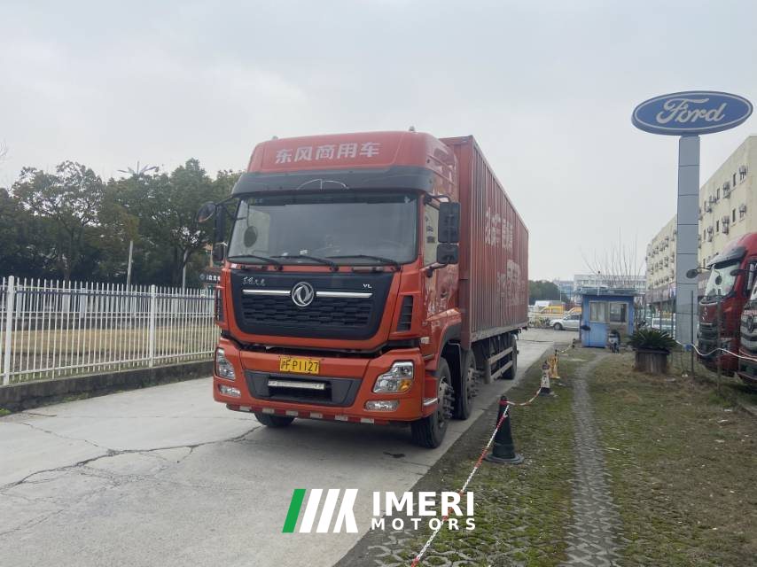 Dongfeng Tianlong 270 hp 6X2 9.6 m - грузовик из Китая