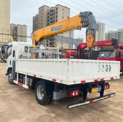 XCMG Sinotruk HOWO light truck 150 hp 4X2 3.4 m - фото 4