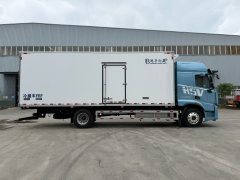 Dongfeng Liuzhou Chenglong H5V 350 hp 4X2 6.8 m - фото 2