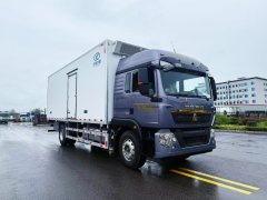 Sinotruk HOWO TX7 330 hp 4X2 7.8 m - фото 3