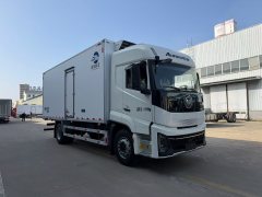 Foton Auman 380 hp 4X2 6.8 m - фото 2