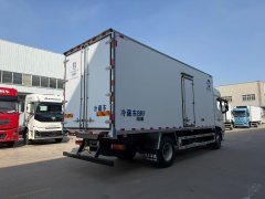 Foton Auman 380 hp 4X2 6.8 m - фото 3