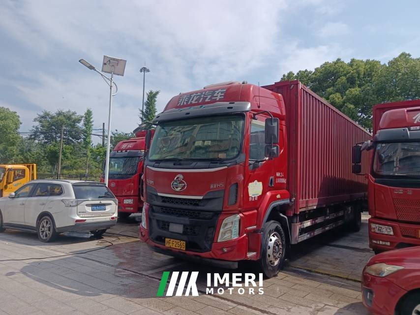 Dongfeng Liuzhou Chenglong H5 240 hp 4X2 9.7 m - грузовик из Китая