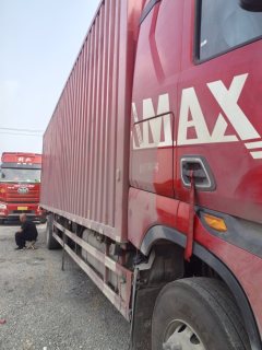Sinotruk HOWO Max 290 hp 4X2 9.6 m - фото 5