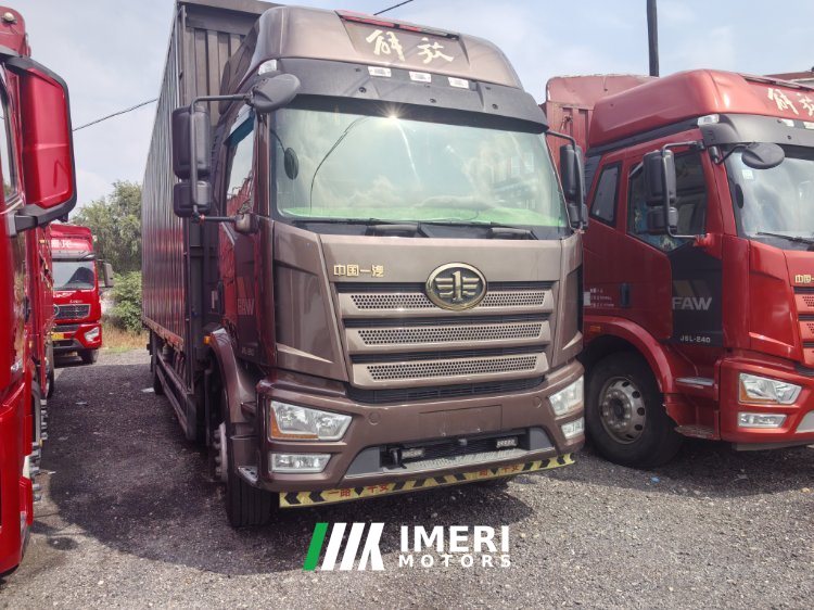 2022 FAW Jiefang J6L 300 hp 4X2 9.75 m
