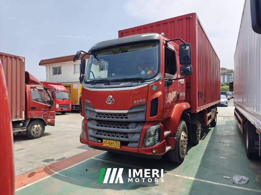 Dongfeng Liuzhou Chenglong H5 220 hp 4X2 7.8 m - грузовик из Китая