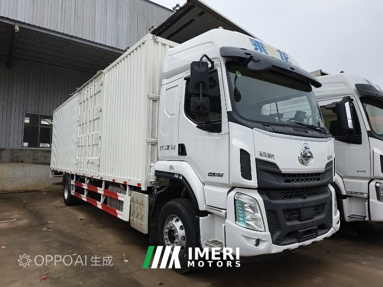 Dongfeng Liuzhou Chenglong H5 260 hp 6X2 9.7 m - грузовик из Китая