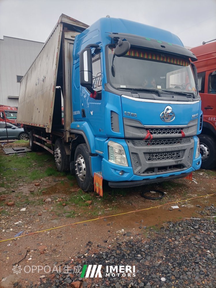 2018 Dongfeng Liuzhou Chenglong H5 240 hp 4X2 9.6 m