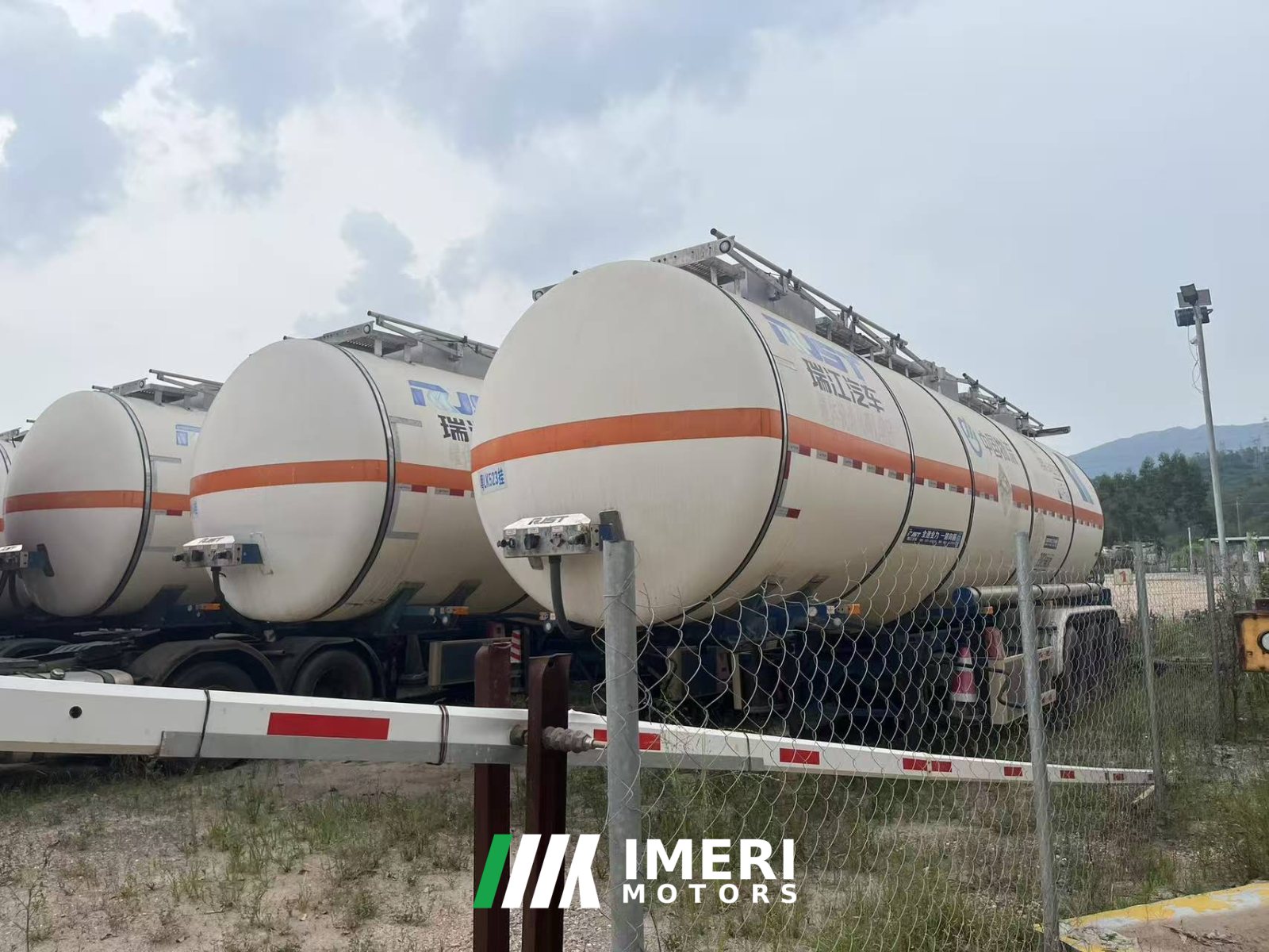 2020 11.1 m x2.55 m 3 tank semi-trailer