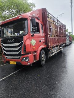 JAC Gallop GAC Higer K5 220 hp 4X2 5.8 m - фото 1