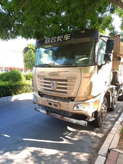 United Trucks U 380 hp 8X4 5.6 m - фото 1
