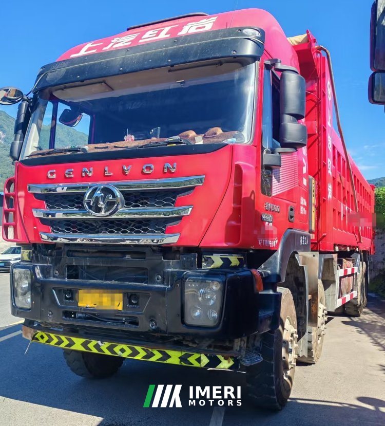 SAIC Hongyan Genlyon 560 hp 8X4 7.6 m - грузовик из Китая