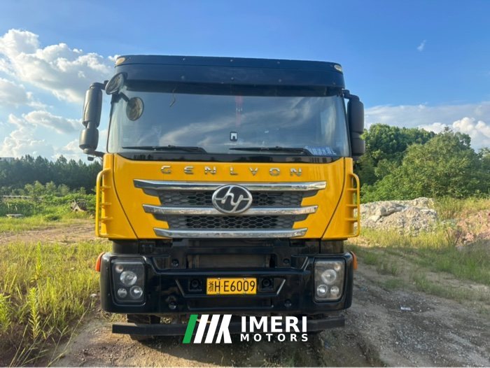 2021 SAIC Hongyan Genlyon 420 hp 6X4 5.6 m