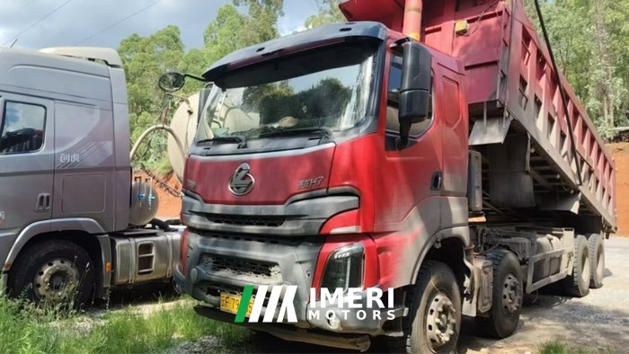 2018 Dongfeng Liuzhou Chenglong H7 350 hp 8X4 7.6 m