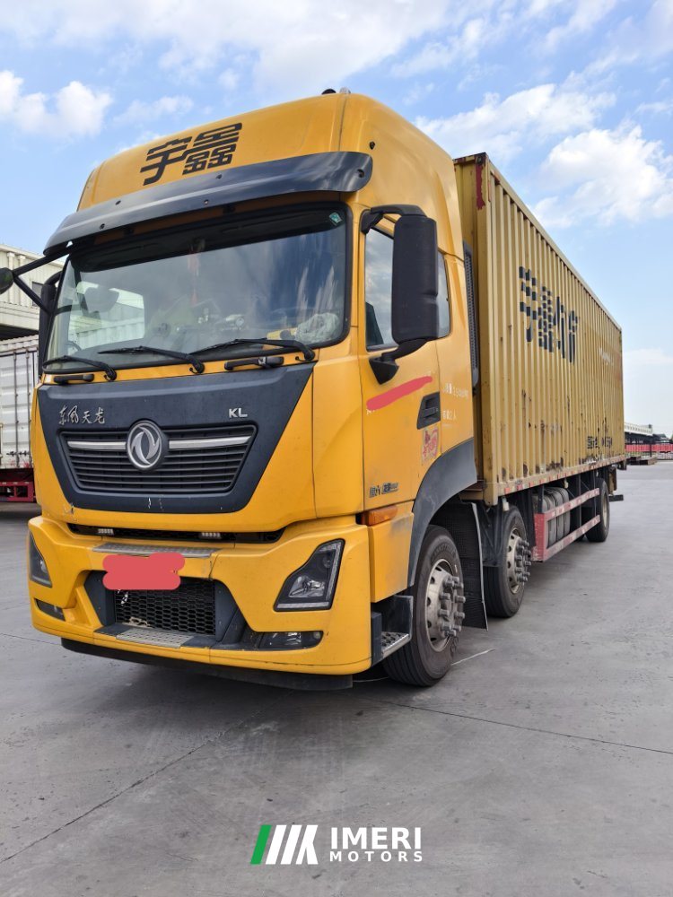 2021 Dongfeng Tianlong KL 300 hp 6X2 9.6 m