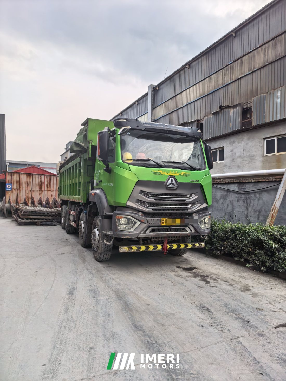 Sinotruk HOWO V7-X 350 hp 8X4 5.6 m - грузовик из Китая