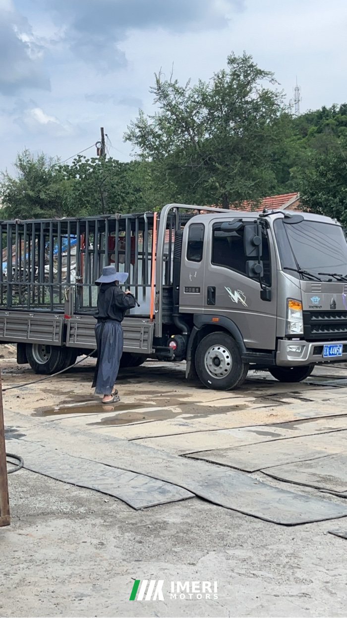 SINOTRUK HOWO Light Duty Truck Hanjiang 140 hp 4X2 3.8 m - грузовик из Китая