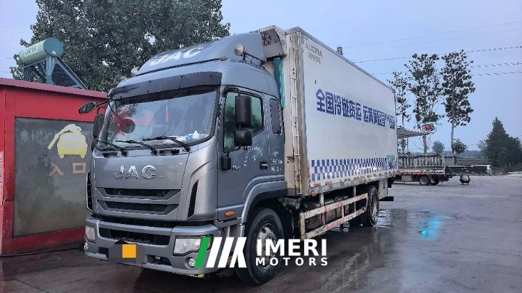 JAC Q9 220 hp 4X2 6.8 m - грузовик из Китая