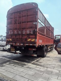 SAIC Hongyan 240 hp 4X2 6.6 m - фото 3