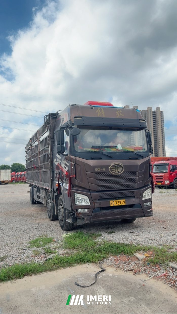 2022 FAW Jiefang JH6 320 hp 6X2 9.5 m