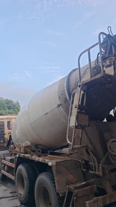 CIMC Sinotruk HOWO chassis 340 hp 8X4 - фото 5